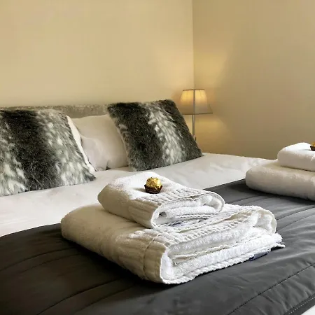 Vikings Two Bedroom With Free Parking. شقة *