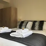 Vikings Two Bedroom With Free Parking. شقة